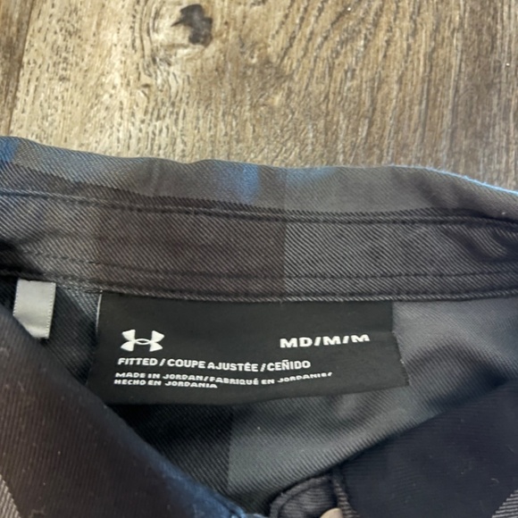 Under armour plaid top size Med - Picture 3 of 5